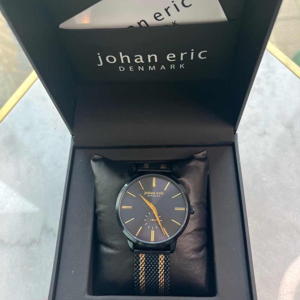 Elegant Black Watch with Silver Mesh Band